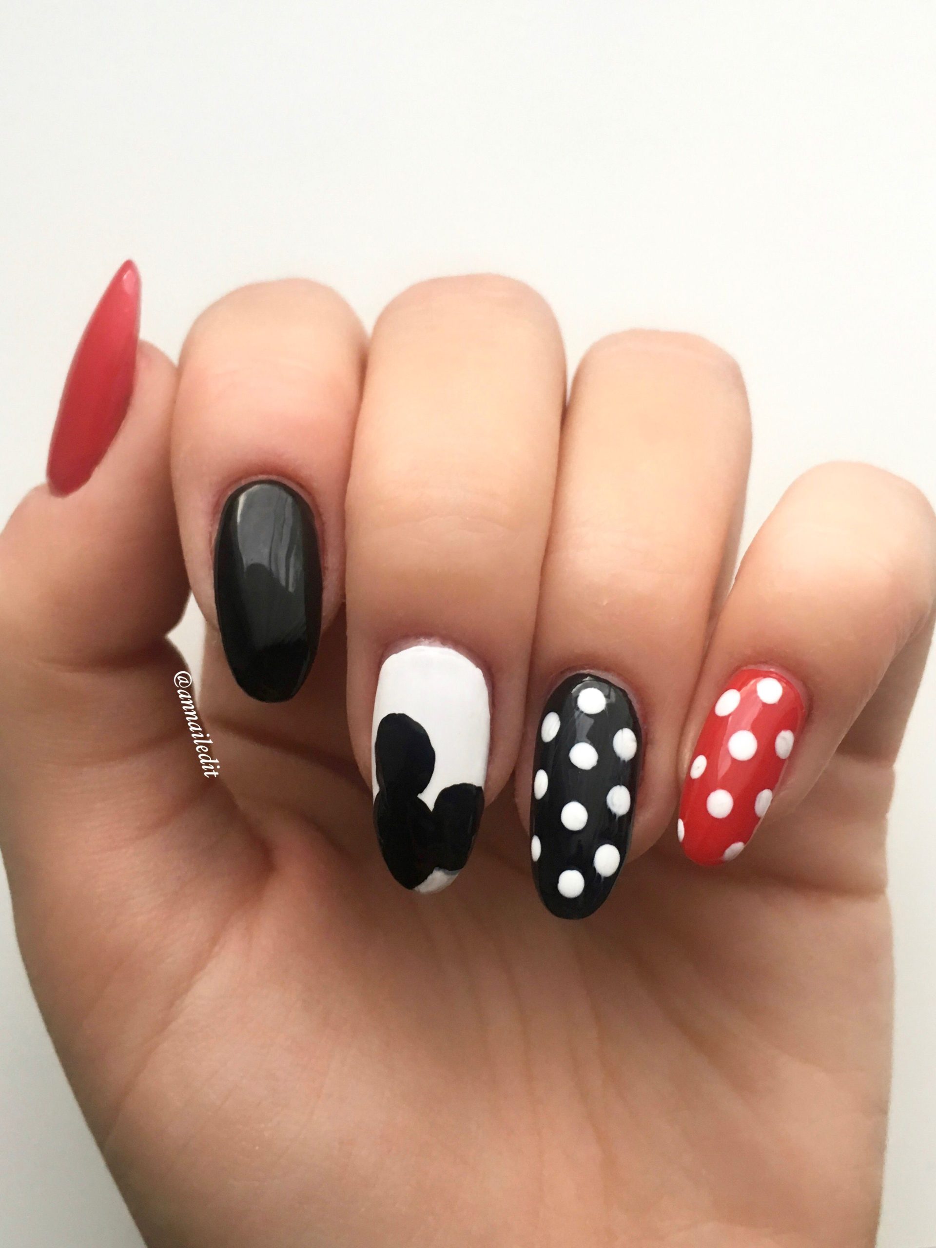Mickey Mouse Acrylic Nail Art scaled 70+ Magical Disney Nail Designs That Look Cute - 8