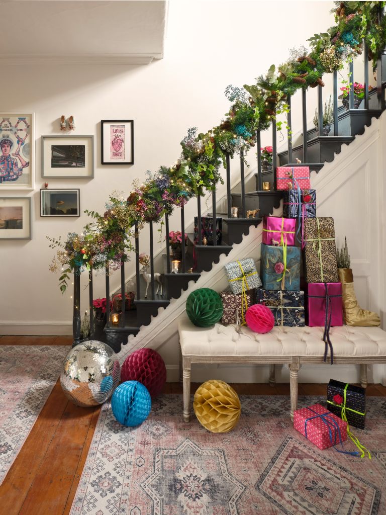 Stairs Decoration. Top 70+ Christmas Decoration Ideas - 43