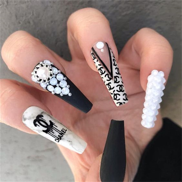 Black and White Design. Top 70+ Most Luxurious Nail Design Ideas - 52