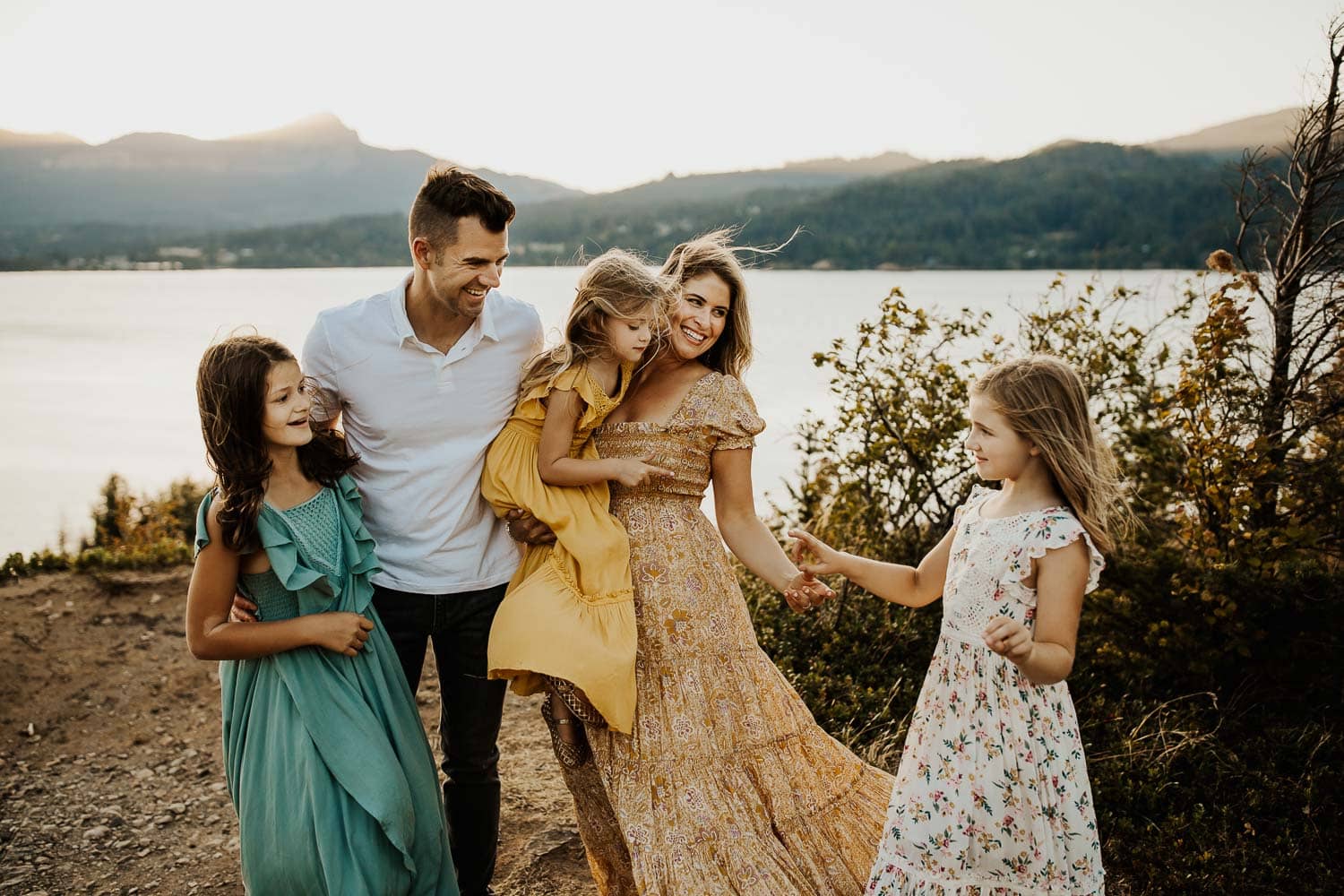 70+ Best Chosen Family Photo Outfit Ideas in Summer 37 Floral Patterns 70+ Best Chosen Family Photo Outfit Ideas in Summer - 36