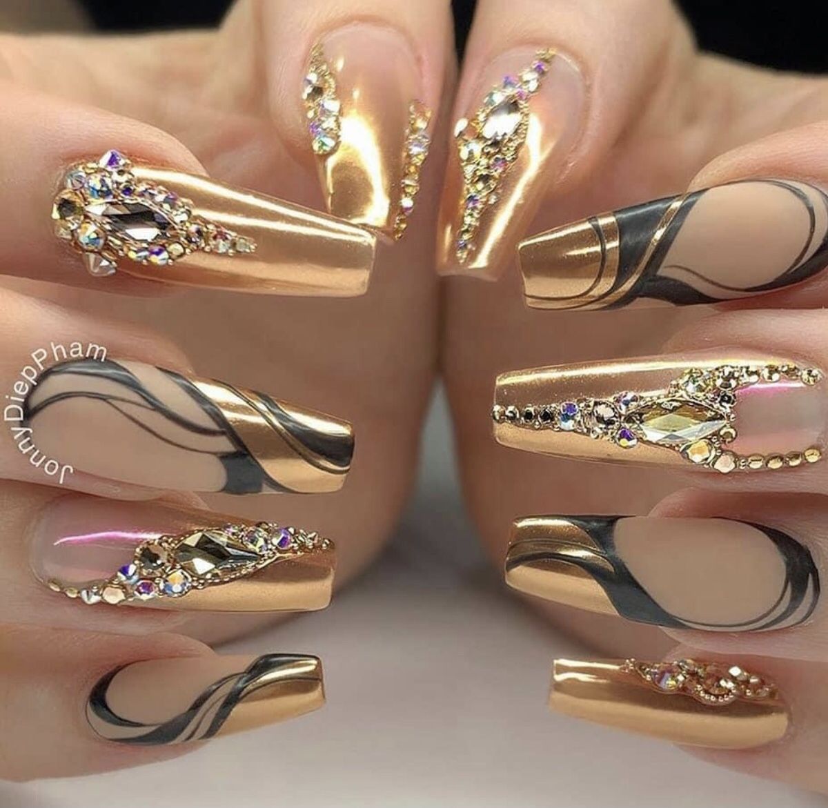 Golden Flecks Luxury Nails 1 Top 70+ Most Luxurious Nail Design Ideas - 1