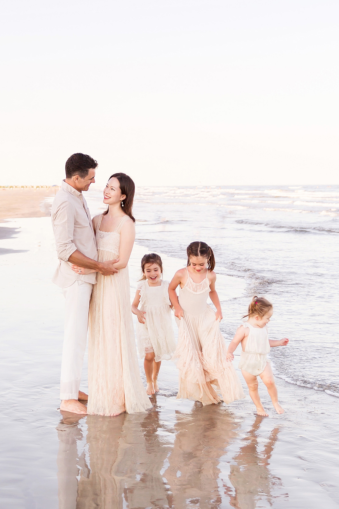 70+ Best Chosen Family Photo Outfit Ideas in Summer 29 Neutral Creamy Look 70+ Best Chosen Family Photo Outfit Ideas in Summer - 28