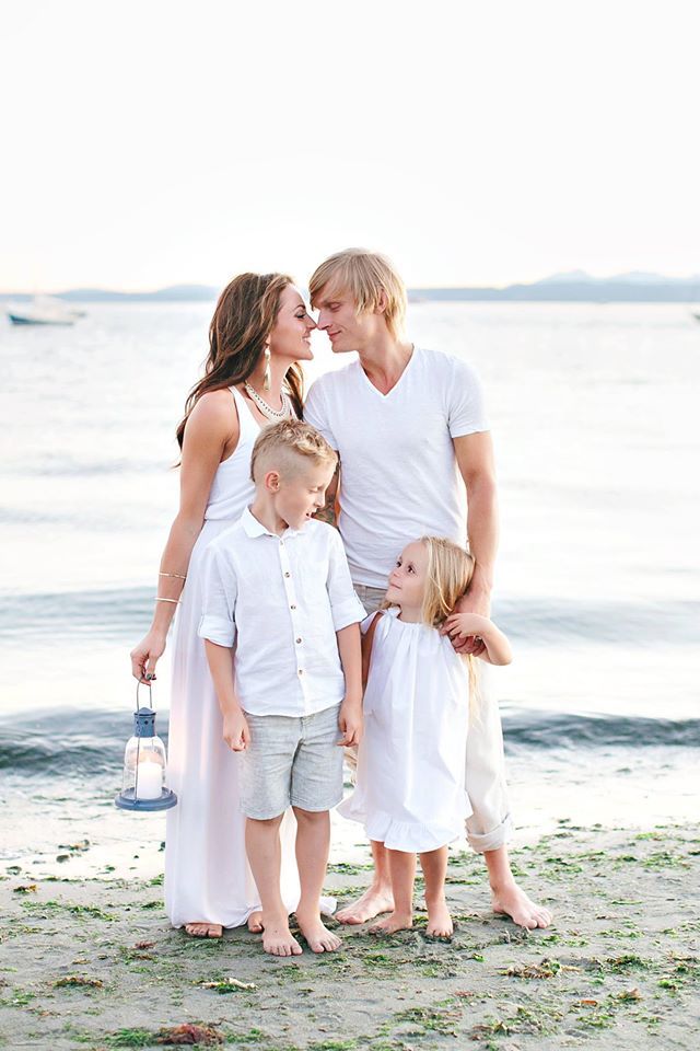 Neutral Creamy Looks 1 70+ Best Chosen Family Photo Outfit Ideas in Summer - 26