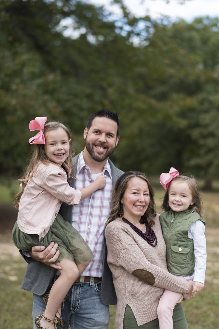 70+ Best Chosen Family Photo Outfit Ideas in Summer 60 Olive paired with pink and gray hues 70+ Best Chosen Family Photo Outfit Ideas in Summer - 58