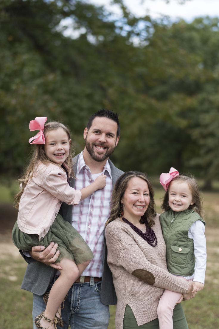 Olive-paired-with-pink-and-gray-hues 70+ Best Chosen Family Photo Outfit Ideas in Summer 2022