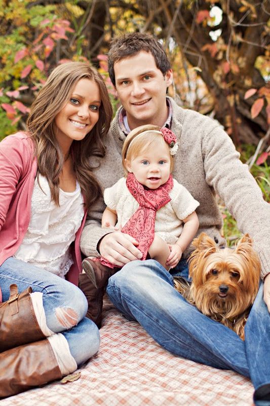 70+ Best Chosen Family Photo Outfit Ideas in Summer 53 Pink Shades. 70+ Best Chosen Family Photo Outfit Ideas in Summer - 52