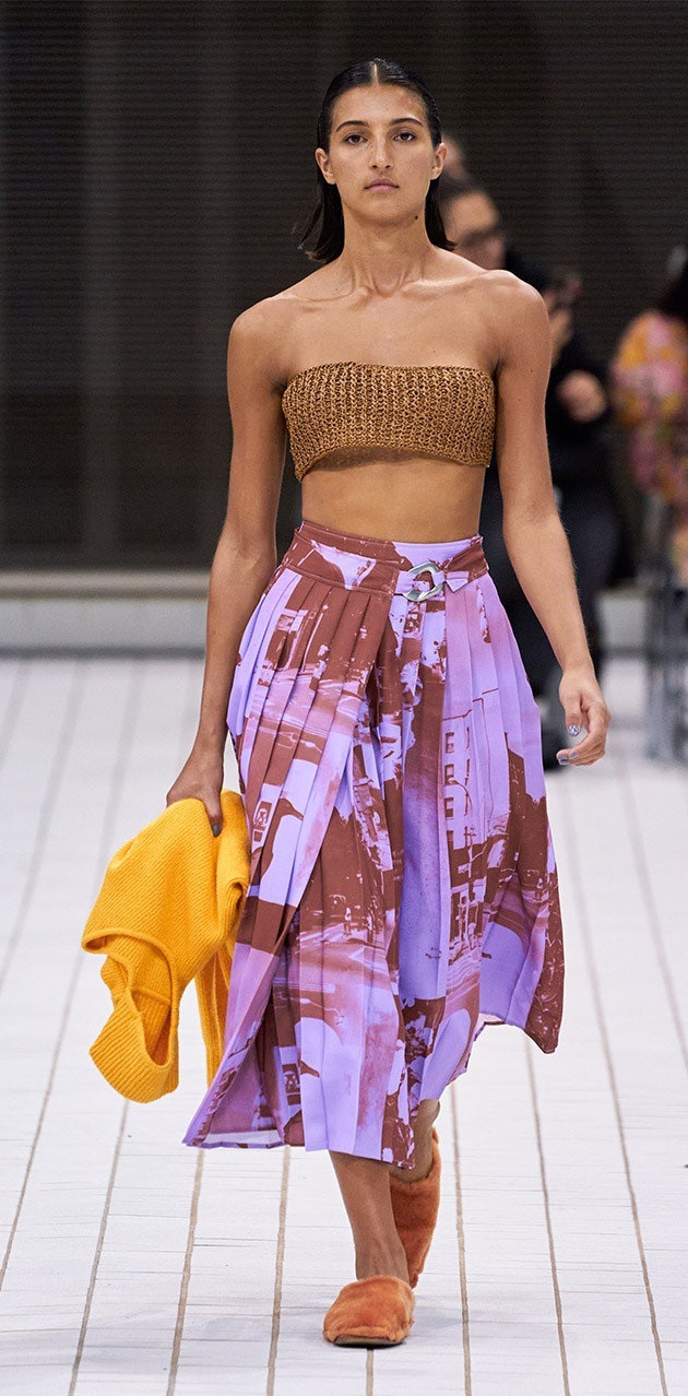 100+ Cutest Spring and Summer Outfits for Women 52 Pleated Skirts 100+ Cutest Spring and Summer Outfits for Women - 50