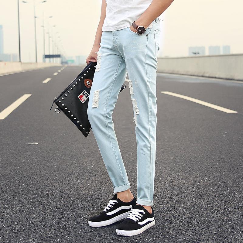Slim Fit Joggers.. 65+ Best Spring & Summer Men's Outfit Ideas - 37