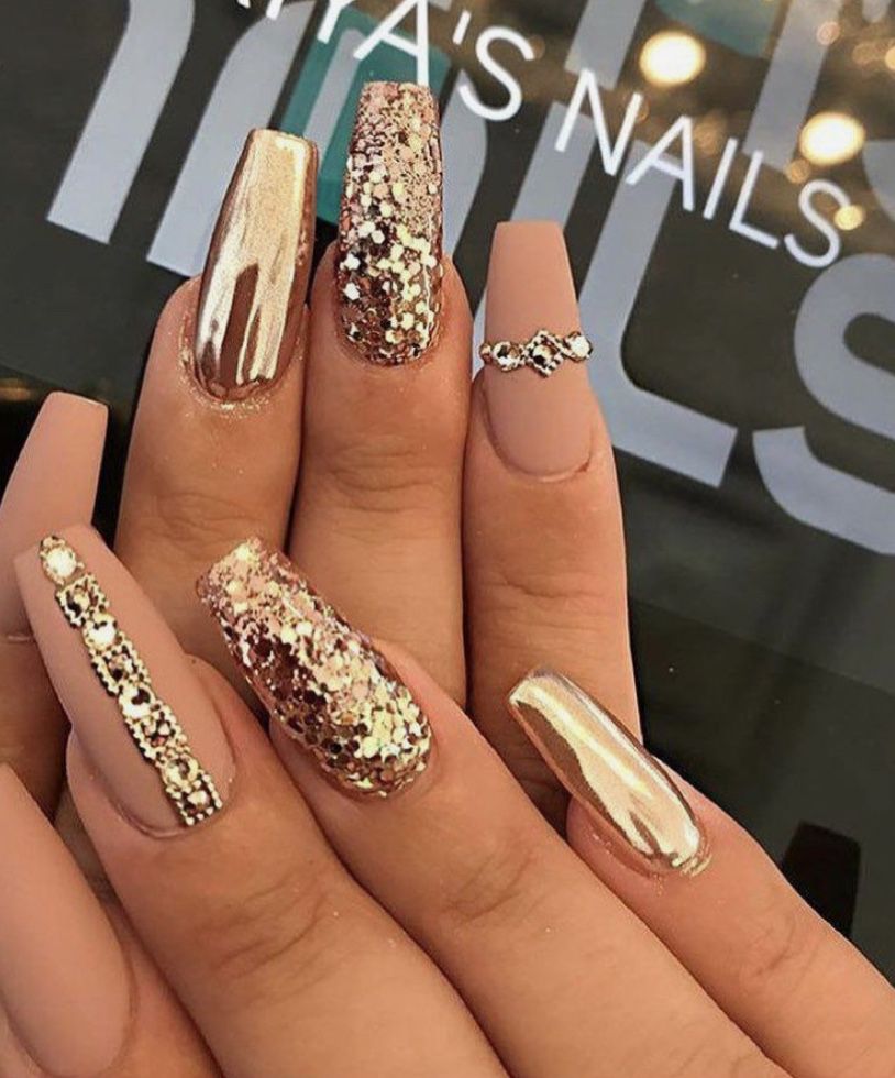 Top 80+ Easiest Spring Nail Designs 48 Sparkling glam nail art. 2 Top 80+ Easiest Spring Nail Designs - 44