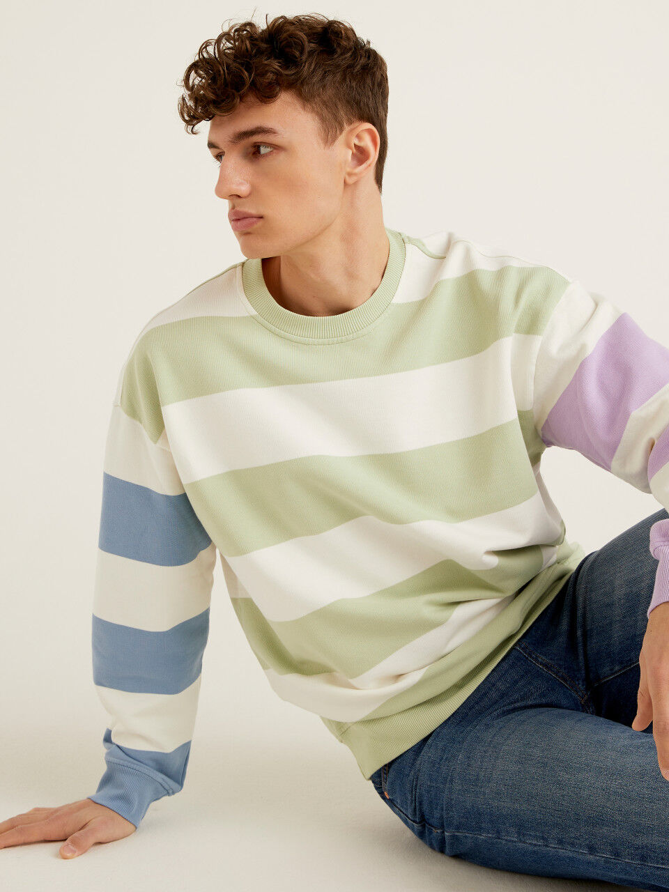 Sweatshirt. 65+ Best Spring & Summer Men's Outfit Ideas - 40