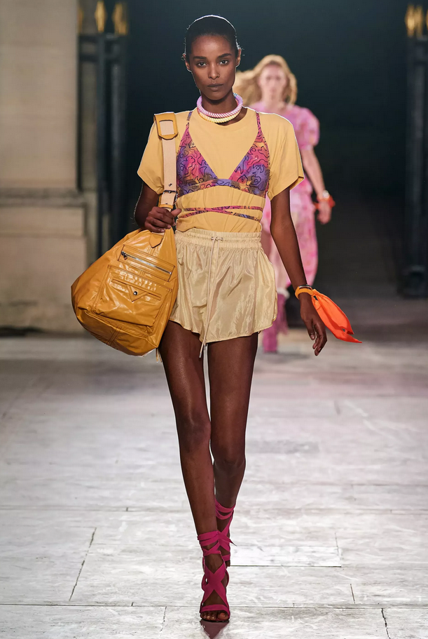 70+ Hottest Spring Fashion Trends for Women 32 bulky bag 2 70+ Hottest Spring Fashion Trends for Women - 30