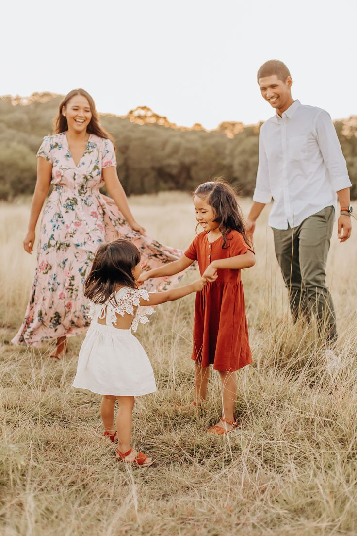 floral 2 70+ Best Chosen Family Photo Outfit Ideas in Summer - 40