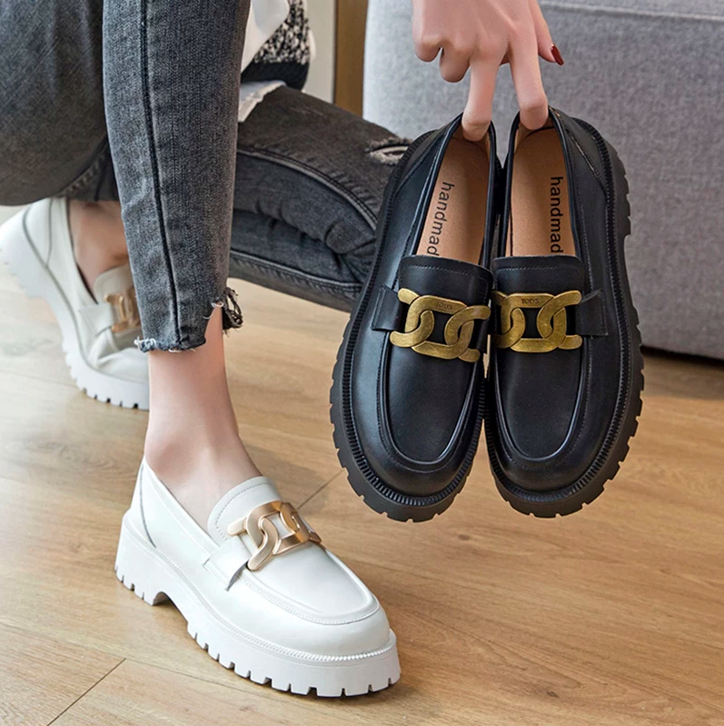 loafers. 70+ Hottest Spring Fashion Trends for Women - 34