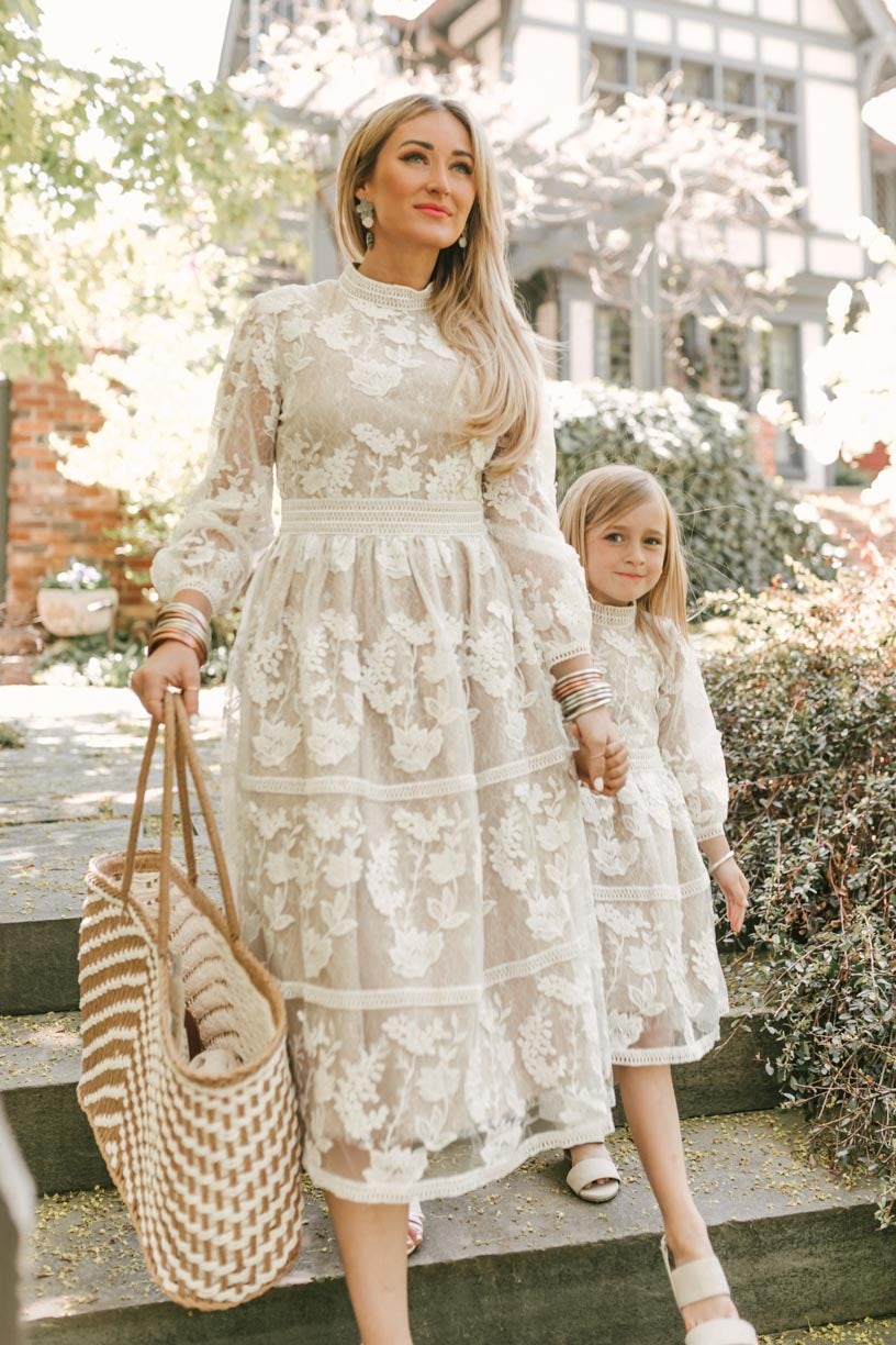 netral-with-spring. 70+ Best Chosen Family Photo Outfit Ideas in Summer 2022