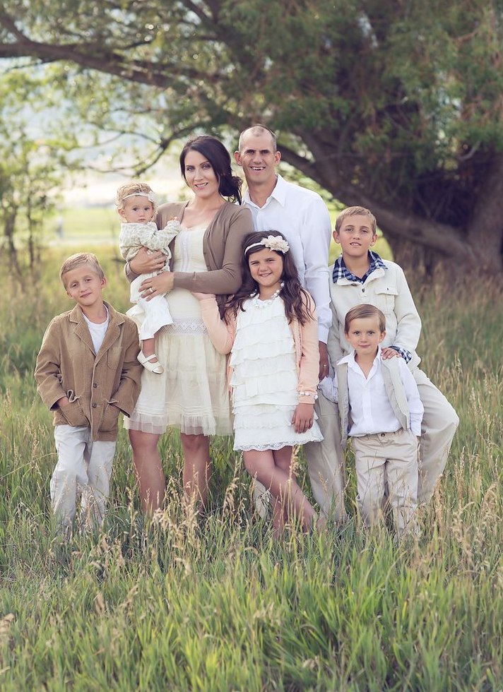 70+ Best Chosen Family Photo Outfit Ideas in Summer 30 neutral 70+ Best Chosen Family Photo Outfit Ideas in Summer - 29