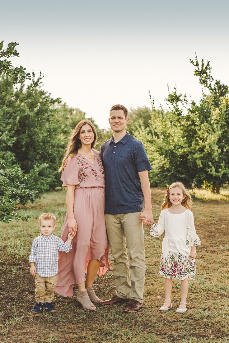 olive and pink.. 1 70+ Best Chosen Family Photo Outfit Ideas in Summer - 61