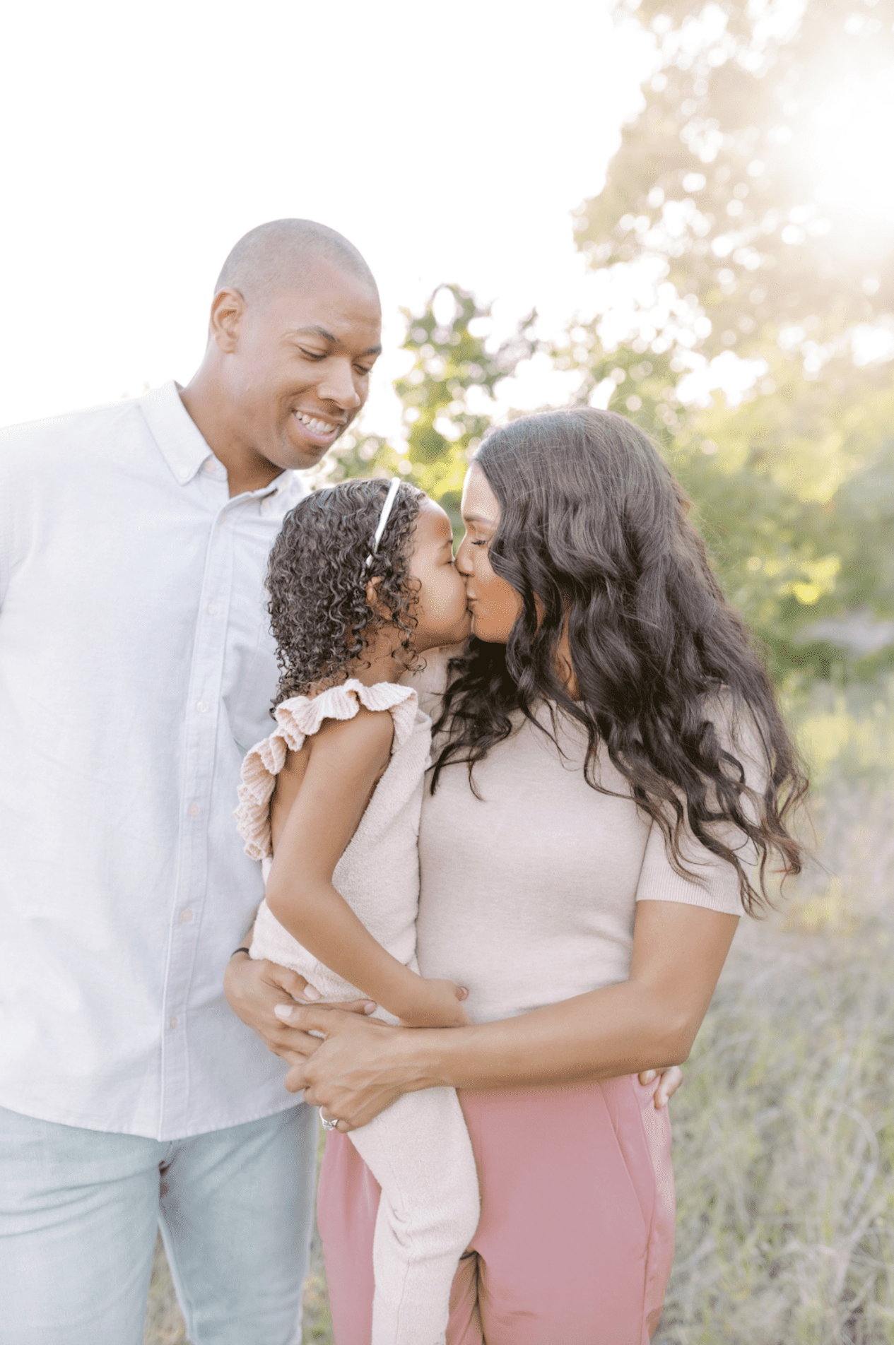 70+ Best Chosen Family Photo Outfit Ideas in Summer 45 pink 70+ Best Chosen Family Photo Outfit Ideas in Summer - 44