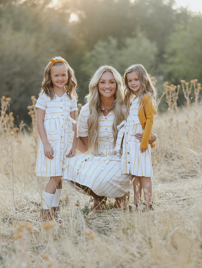 70+ Best Chosen Family Photo Outfit Ideas in Summer 57 stripped 70+ Best Chosen Family Photo Outfit Ideas in Summer - 55