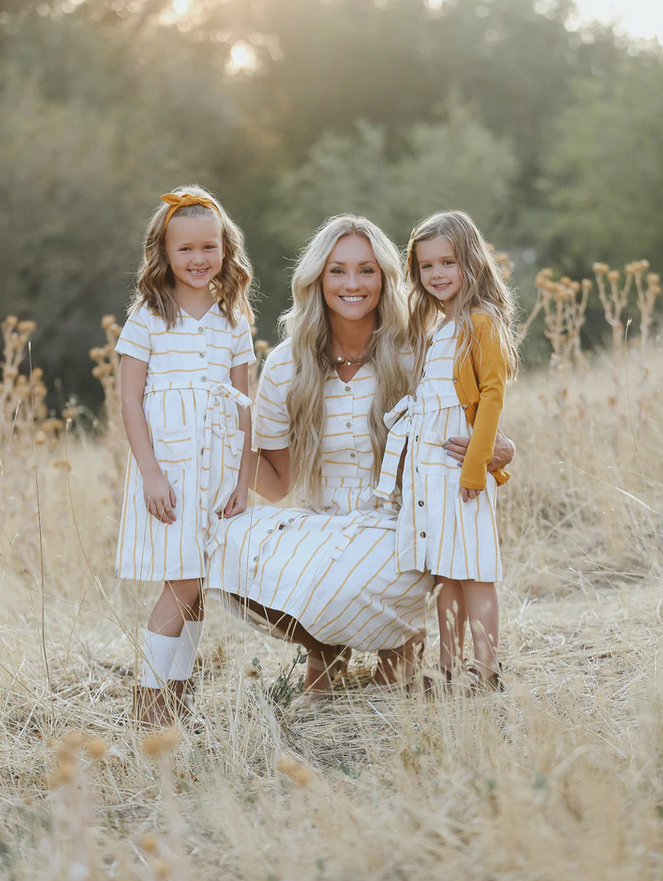 stripped 70+ Best Chosen Family Photo Outfit Ideas in Summer - 55