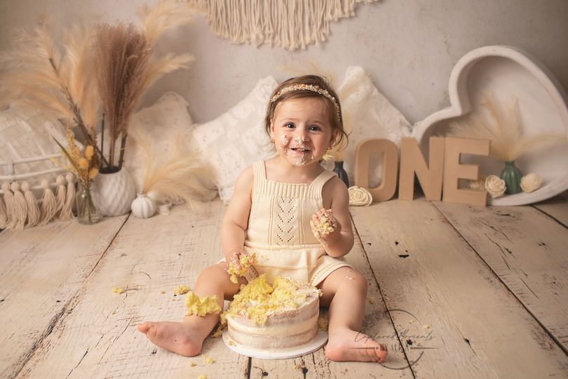 Captured-Moments-By-Alisa. Top 10 Best Cake Smash Photographers in the World