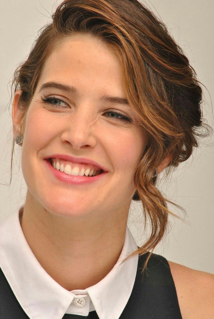 Cobie-Smulders Top 10 Celebrities with a Gummy Smile