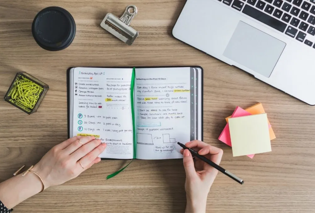 studying A Guide to All the Tech Students Need to Stay Focused on Studies - 2