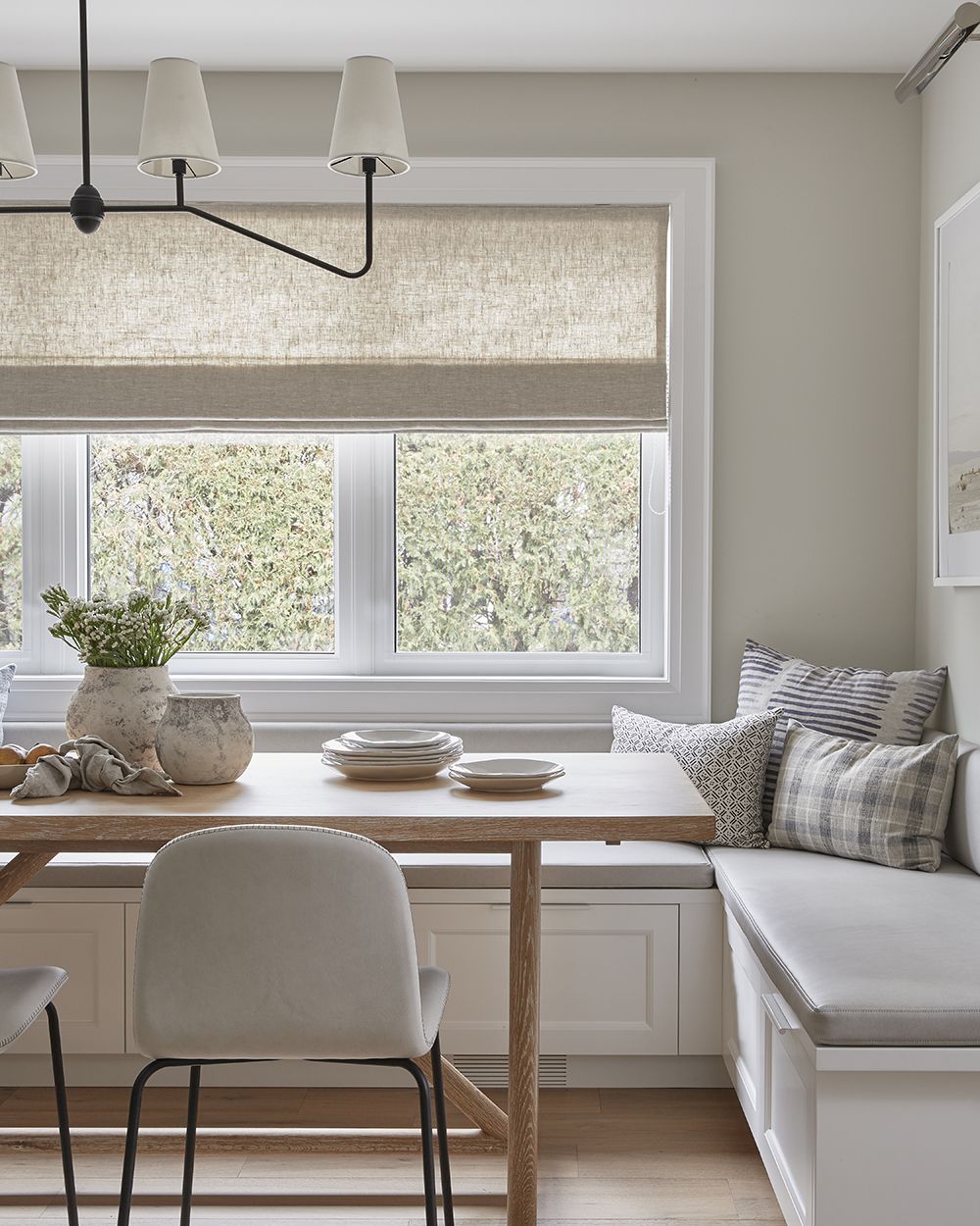 Breakfast Nooks and Banquettes Unlocking the Magic of Kitchen Space-Saving Ideas - 5 Kitchen Space-Saving Ideas