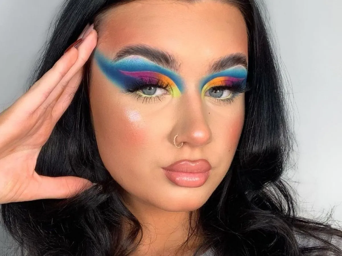Top 10 Beauty Trends 2025 : New York fashion week Spring 2025 3 Bold and Bright Eyeshadow Colors Top 10 Beauty Trends 2025 : New York fashion week Spring 2025 - 3