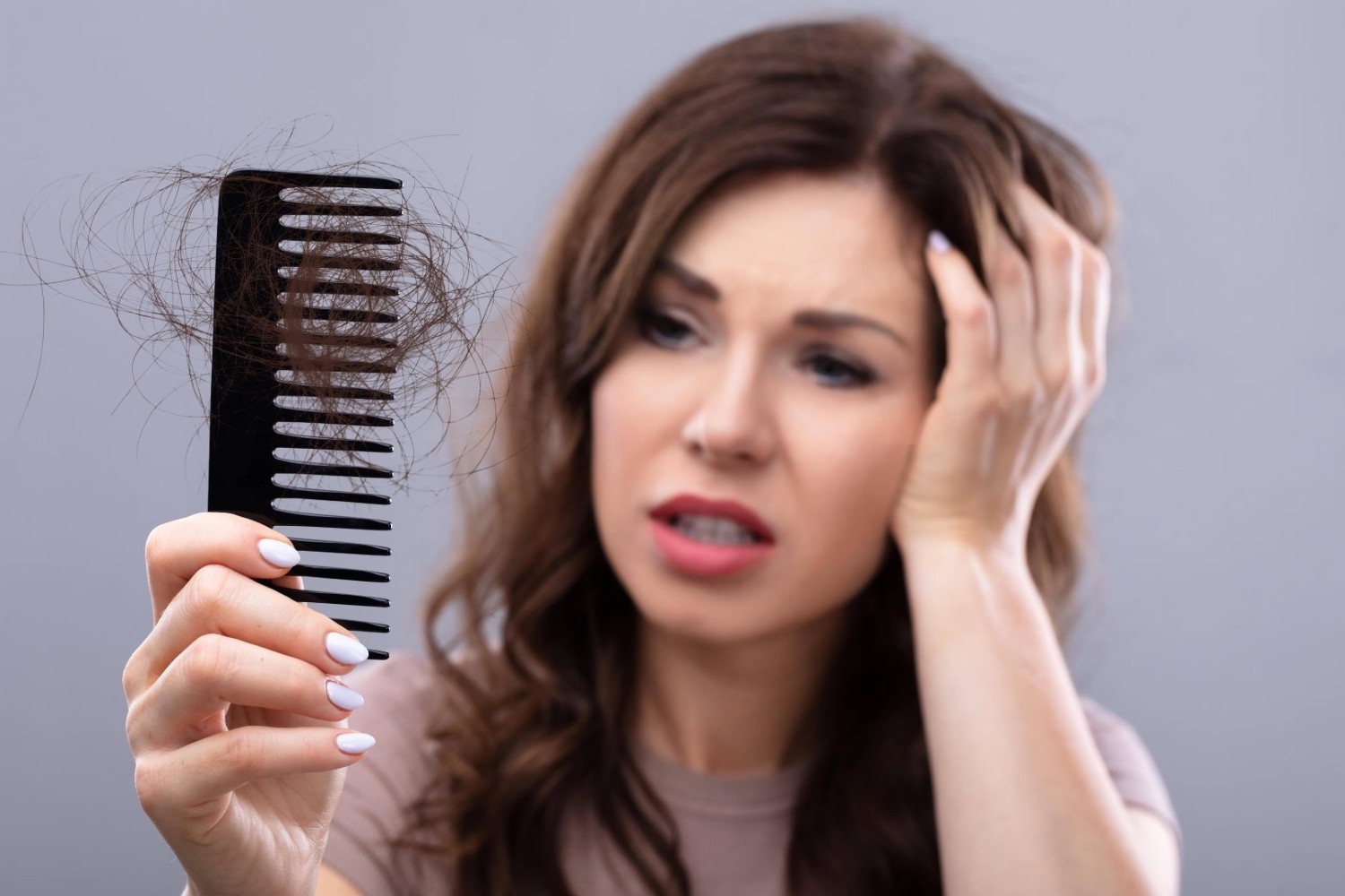 Top 7 Causes of Hair Loss: Symptoms and Causes of Alopecia 6 Nutritional Deficiencies and Poor Diet Top 7 Causes of Hair Loss: Symptoms and Causes of Alopecia - 6