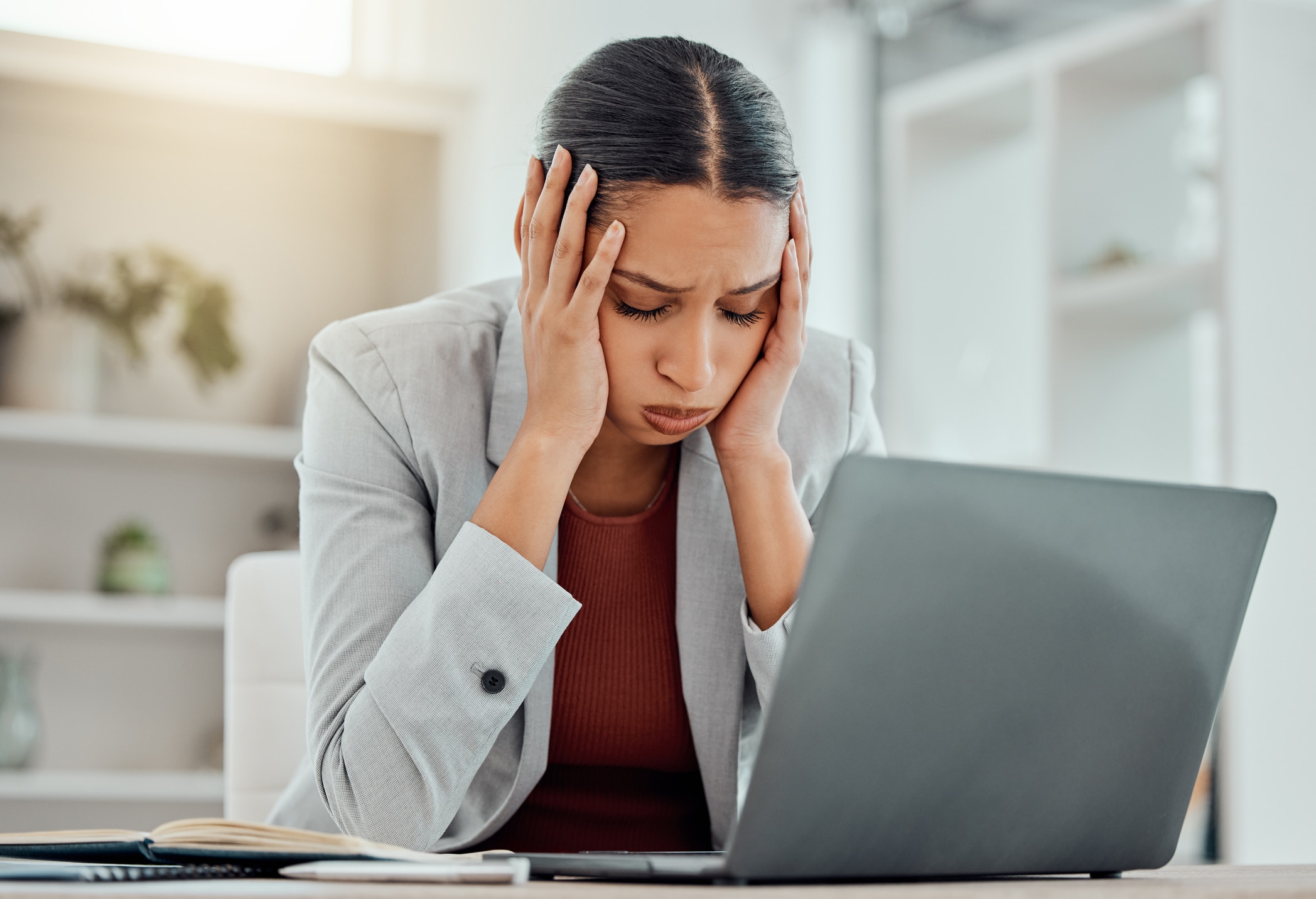Top 7 Causes of Hair Loss: Symptoms and Causes of Alopecia 7 Stress and Trauma Telogen Effluvium Top 7 Causes of Hair Loss: Symptoms and Causes of Alopecia - 7
