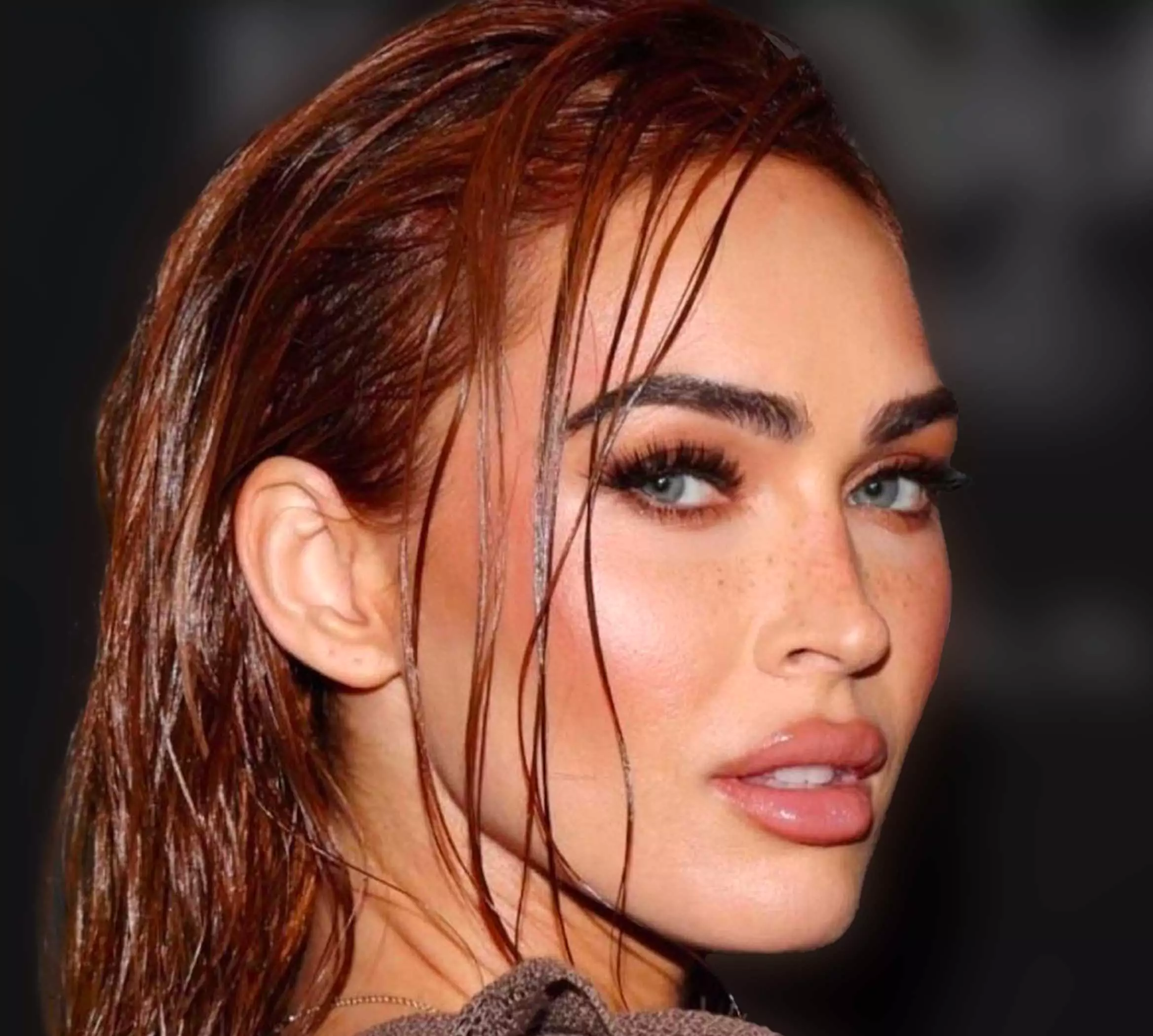 Top 10 Beauty Trends 2025 : New York fashion week Spring 2025 9 Wet Hair Look Top 10 Beauty Trends 2025 : New York fashion week Spring 2025 - 9