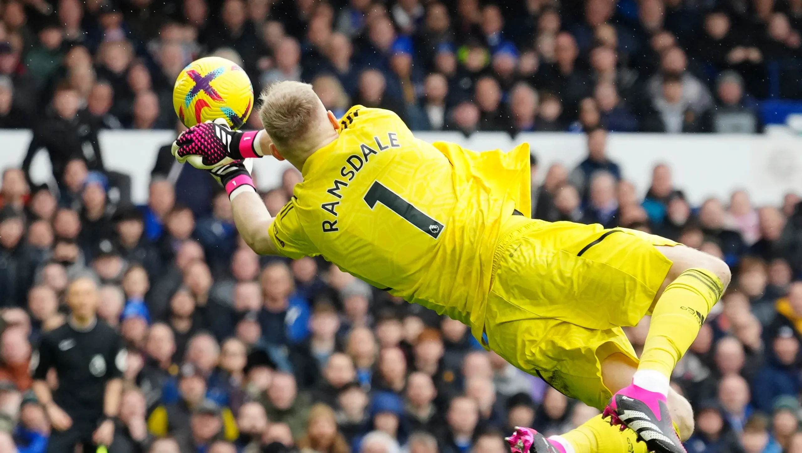 Top 7 Best Goalkeepers - World Football Legends 2 gool keeper scaled Top 7 Best Goalkeepers - World Football Legends - 2