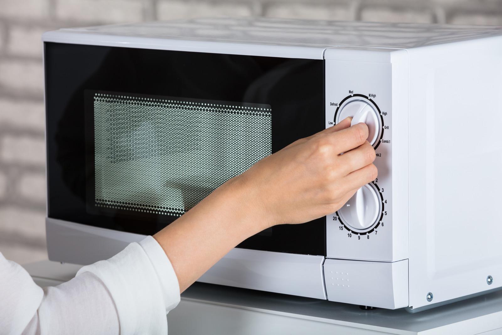 Smart Hacks to Save Energy and Lower Your Electric Bill Today 4 Energy Saving Tips for the Kitchen Smart Hacks to Save Energy and Lower Your Electric Bill Today - 4