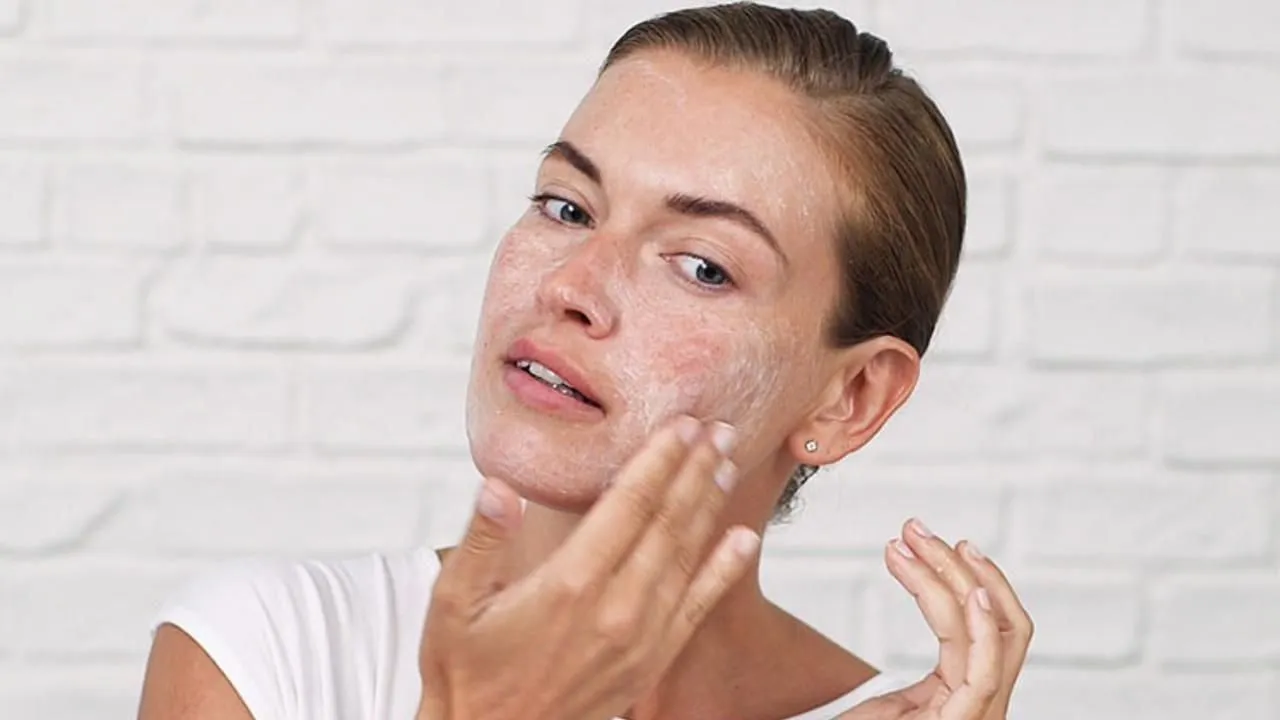 The Best Skincare Routine for Your 40s: Tips from Dermatologists 3 The Best Skincare Routine for Your 40s: Tips from Dermatologists - 3