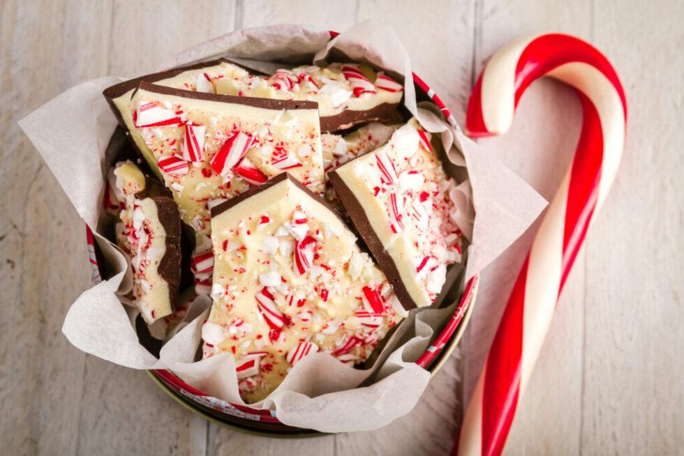 Best Christmas Snack Recipes for Easy Holiday Celebrations 7 peppermint bark 1 Best Christmas Snack Recipes for Easy Holiday Celebrations - 7