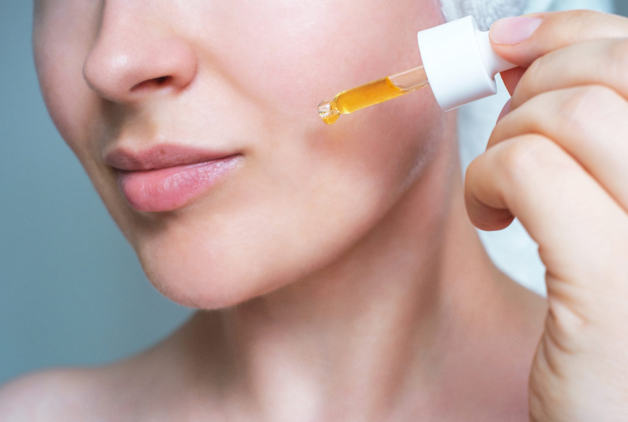 The Best Skincare Routine for Your 40s: Tips from Dermatologists 10 vit.C serum The Best Skincare Routine for Your 40s: Tips from Dermatologists - 10