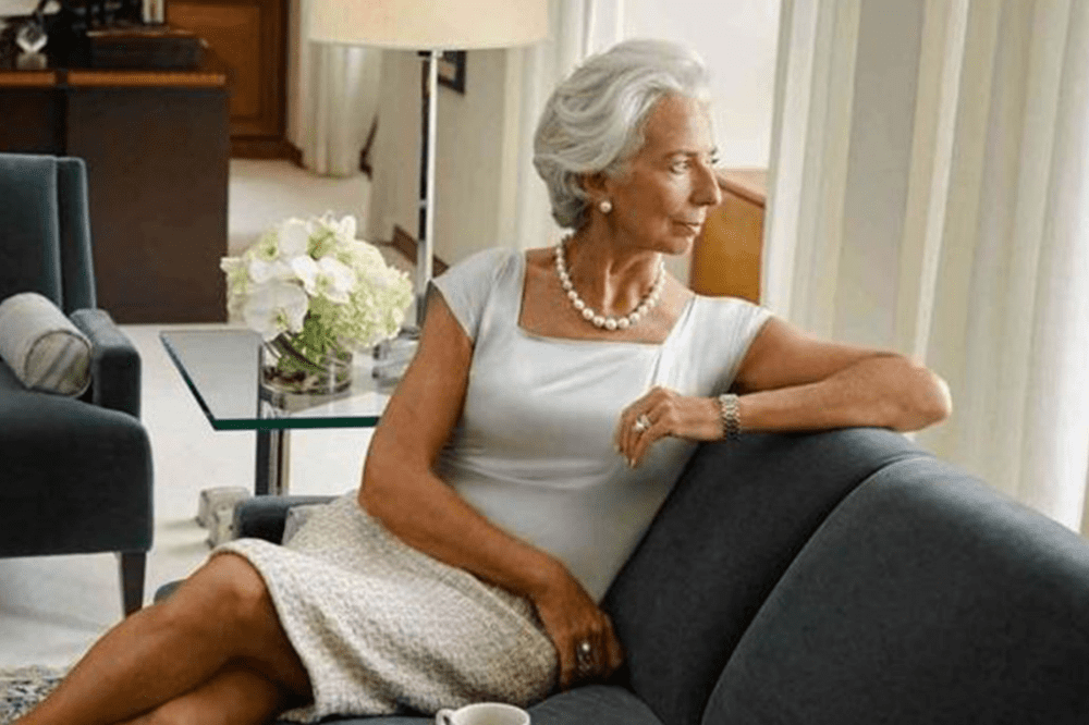 Accessorizing for Elegancee Timeless Elegance: Best Outfit Ideas for Women Over 60 in 2025 - 10