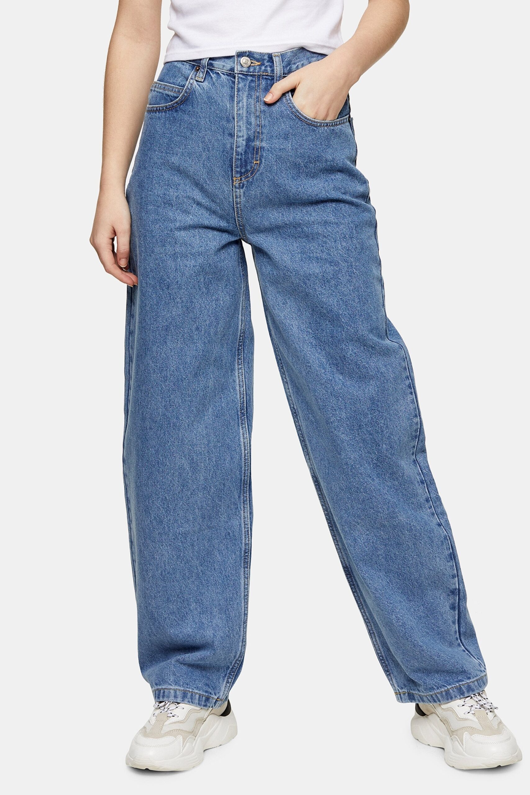 7 Gen Z Fashion Trends to Watch in 2025 4 Baggy Denim scaled 7 Gen Z Fashion Trends to Watch in 2025 - 4