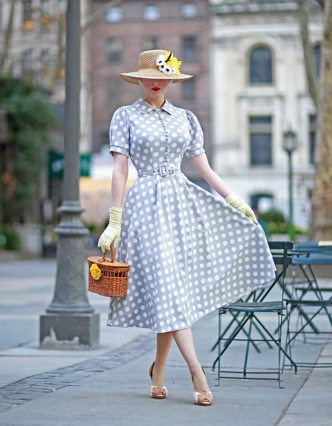 vintage dress Valentine's Day 2025: Stylish Outfit Ideas to Celebrate Love - 6