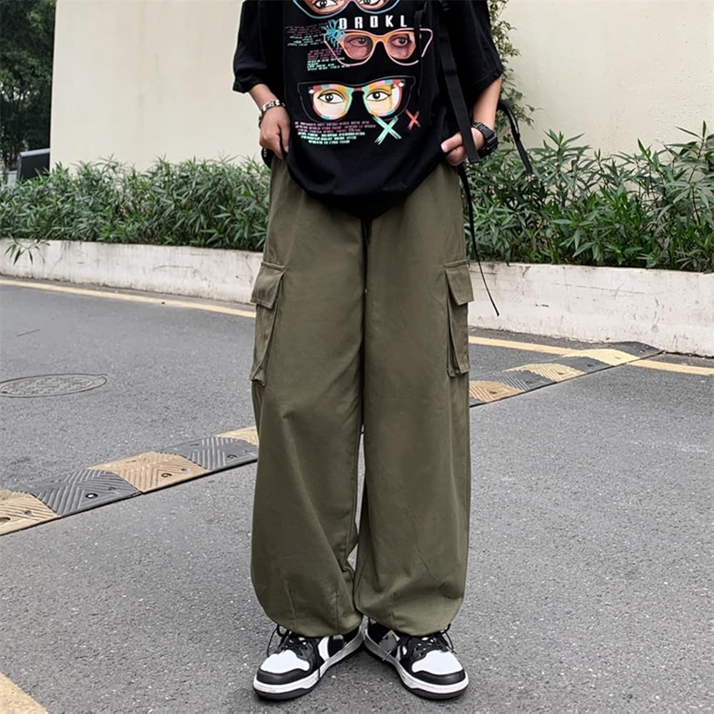 Streetwear Style Guide: How to Nail the Look in 2025 5 Cargo Trousers Streetwear Style Guide: How to Nail the Look in 2025 - 5