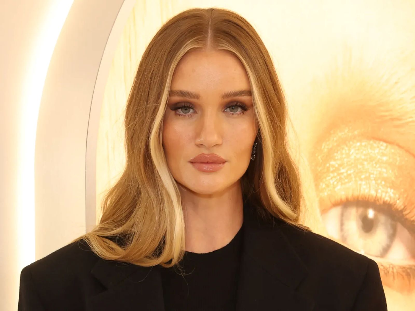 Top 7 Fashion Influencers in 2025: Trends and Styles to Follow 9 Rosie Huntington Whiteley Top 7 Fashion Influencers in 2025: Trends and Styles to Follow - 9