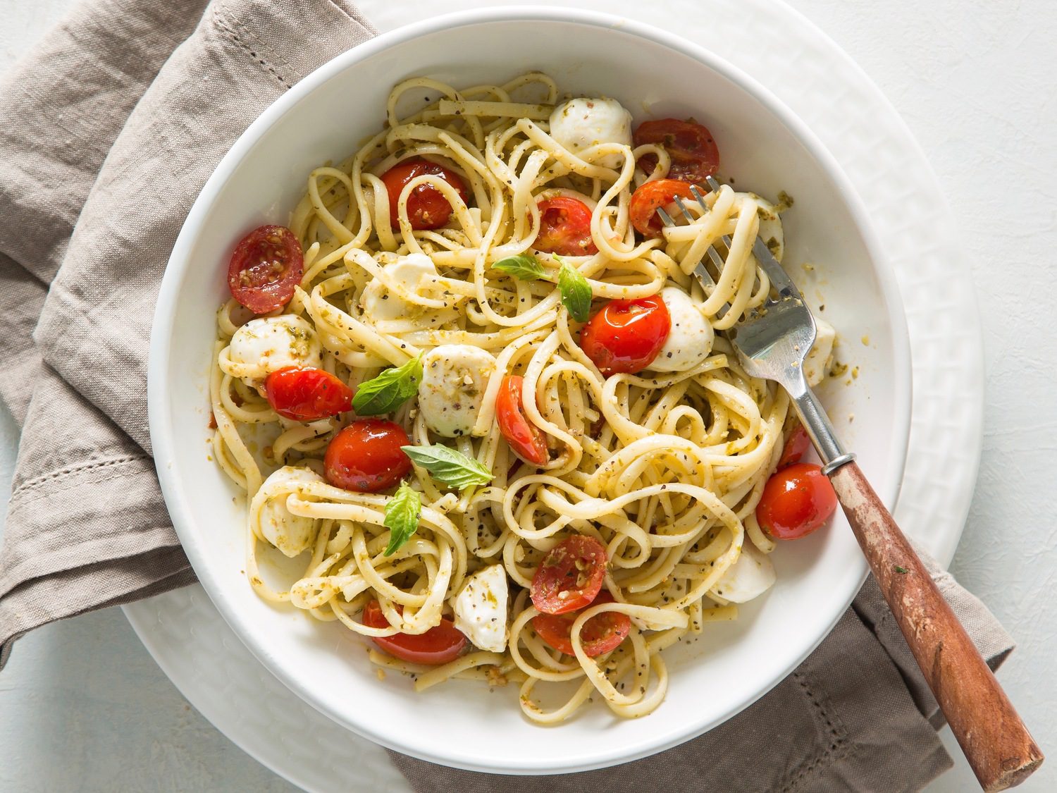 Pesto Pasta Salad with Cherry Tomatoes Mozzarella Easy Summer Dinner Ideas: Best Recipes for Hot Days - 16