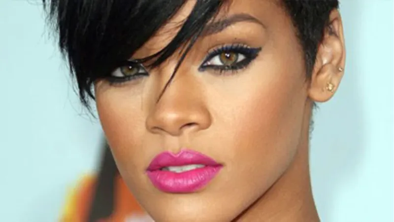 Rihannas Bold Lips Best Celebrity Makeup Looks: Makeup Artist Tips - 5