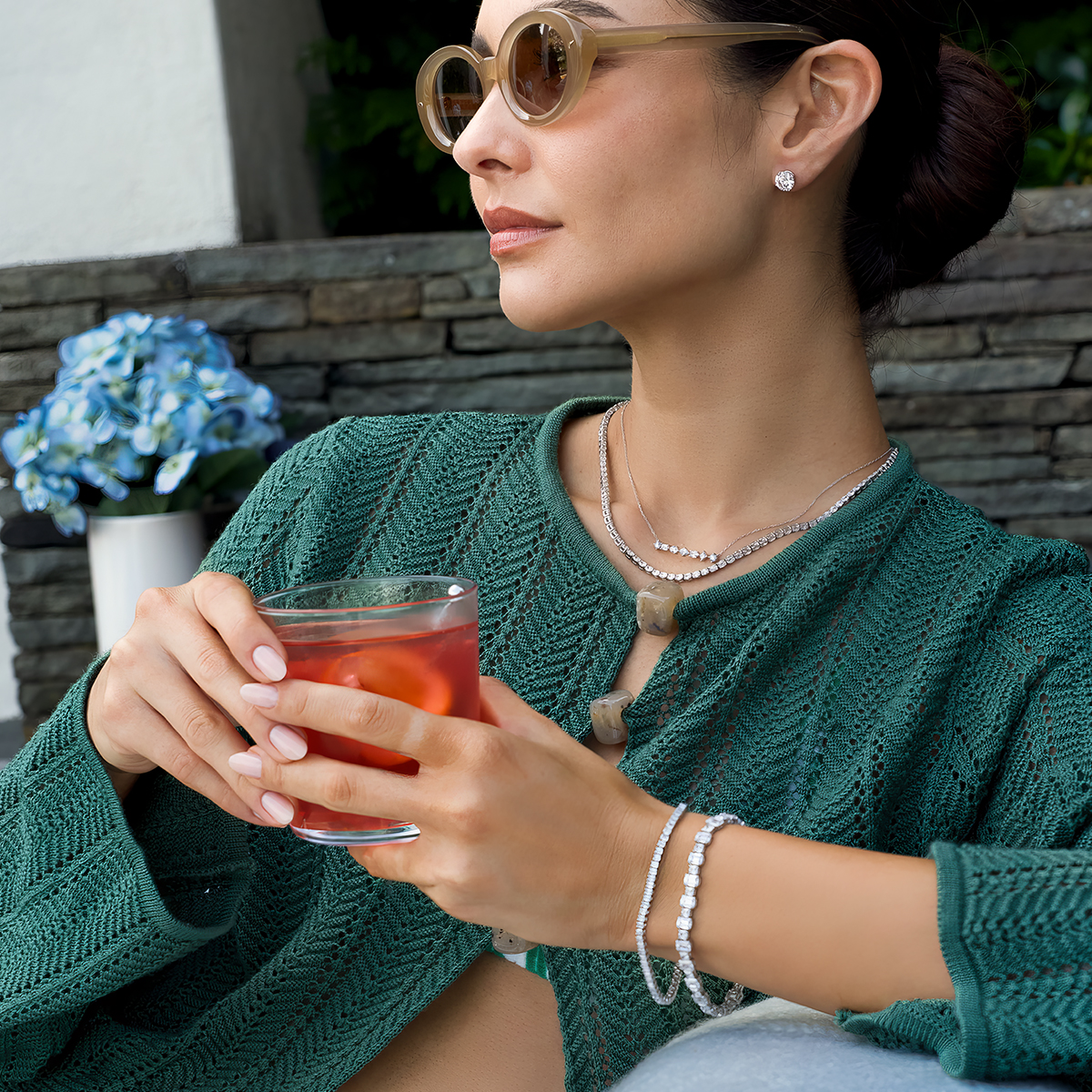 Diamond Jewelry Gifts for Her: Earrings, Bracelets and Necklaces that Suit Every Style 1 Diamond Jewelry Gifts for Her Earrings, Bracelets and Necklaces that Suit Every Style