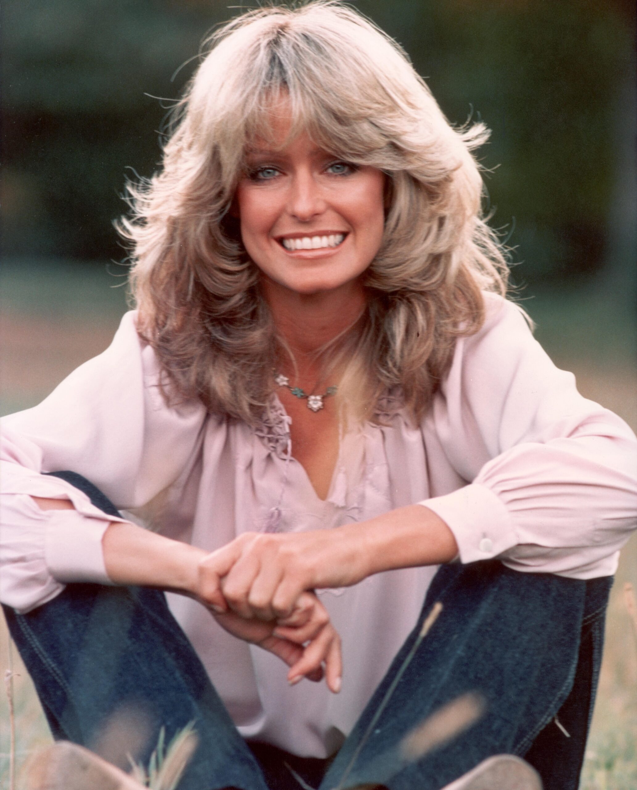Farrah Fawcett scaled 15 Hollywood Actresses Who Changed Fashion Forever - 10