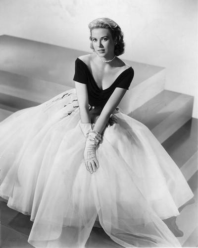 Grace Kelly 15 Hollywood Actresses Who Changed Fashion Forever - 4