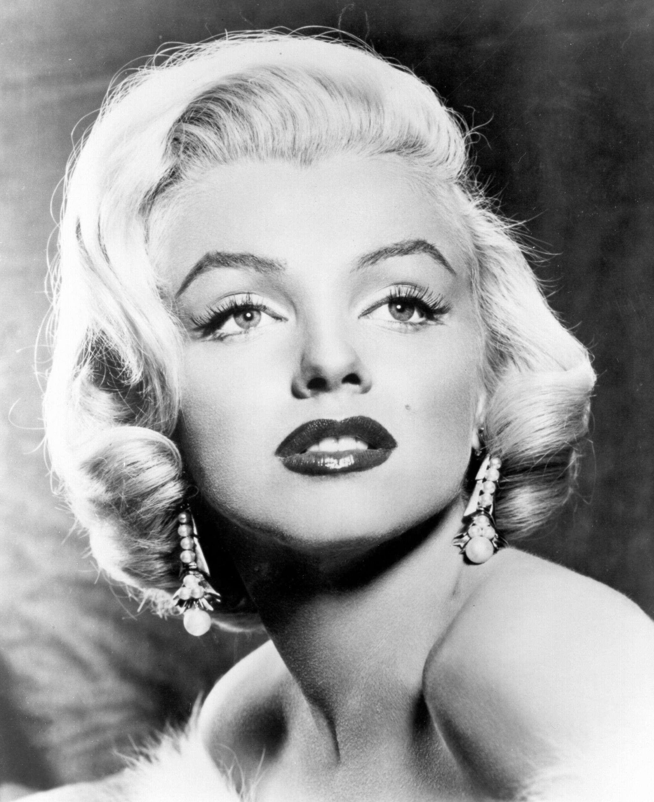 Marilyn Monroe scaled 15 Hollywood Actresses Who Changed Fashion Forever - 3