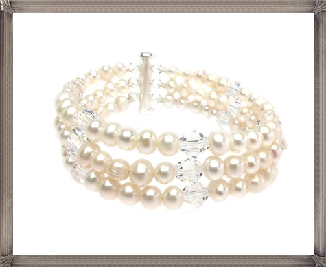 A-stunnng-pearl-bracelet-the-perfect-wedding-jewellery-accessory 28+ Most Amazing Pearl Bracelets For Brides