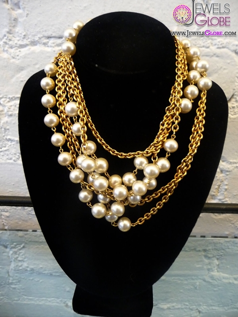 Chanel all gold chain with flat medaillons and pearl