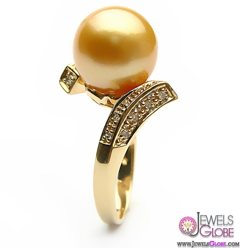 eyes catching ring pieces with luxurious golden pearl
